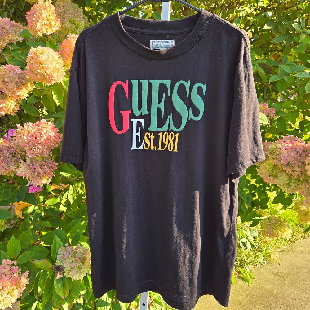 Guess Est 1981 Multicolor Spellout Black T-shirt size Medium